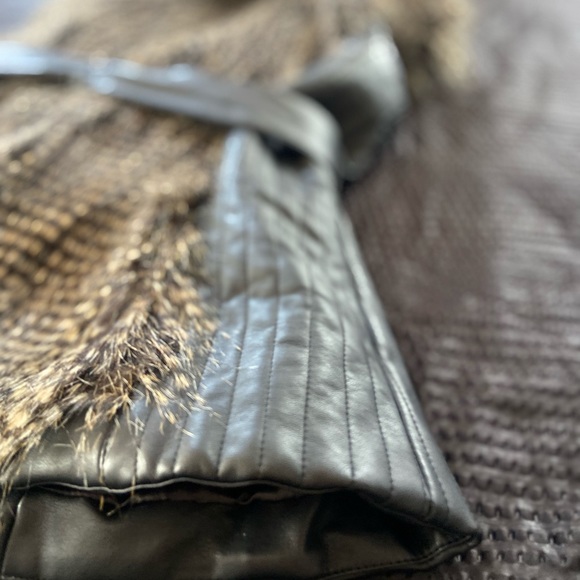 Faux leather/fur Bebe Vest with belt New Small - Picture 9 of 11